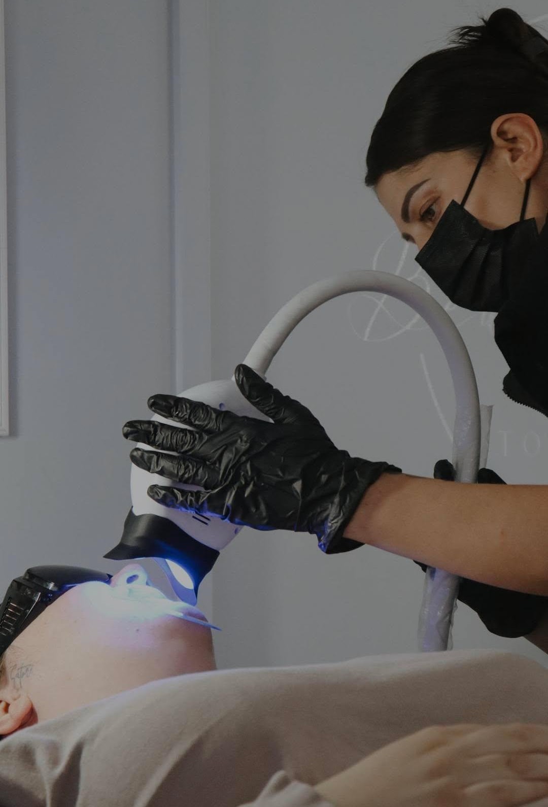 LED blue light teeth whitening treatment in Manurewa